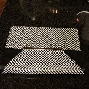 EXPRESS STRAW WOVEN CLUTCH